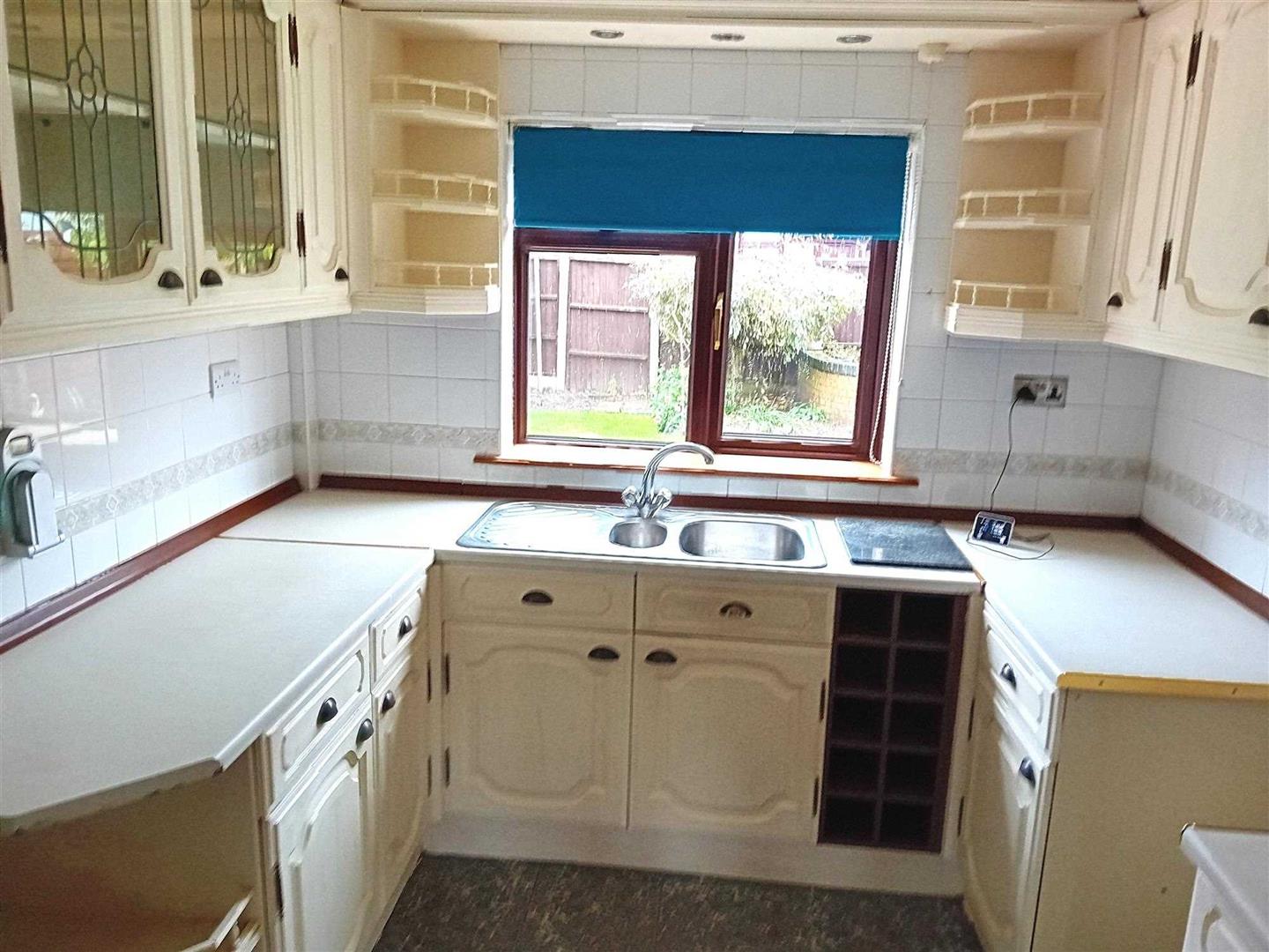 3 bed property in Whitehall Gardens, Retford
